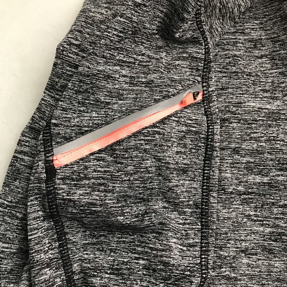 ENERGY PERFORMANCE crop legging with pockets - Picture 3 of 5